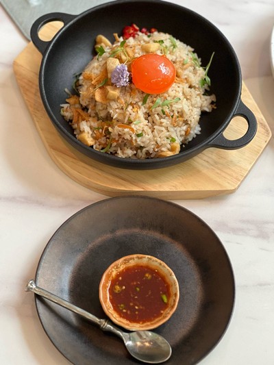 ข้าวคั่วกากหมู ซอสมะแขว่น