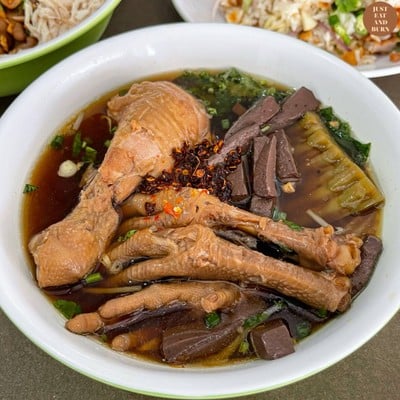 ก๋วยเตี๋ยวไก่ตุ๋นราชพฤกษ์ ข้าวหมูทอดสุดแซ่บ