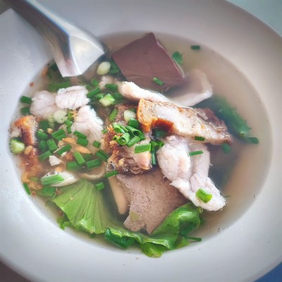 เกาเหลาสามหมู(หมูสด หมูกรอบ หมูสับ)