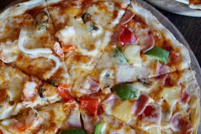 พิซซ่า 2 หน้า ฮาวาเอี้ยนและซีฟู้ด