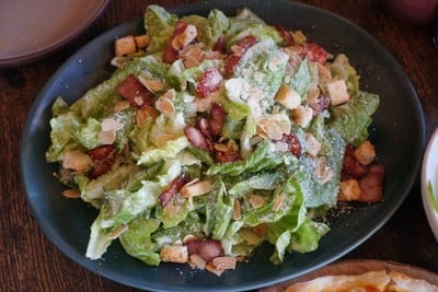 เบคอน ซีซาร์สลัด