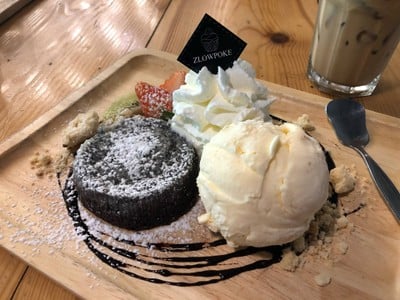 ZlowPoke スローポーク✨ ไก่ต้มน้ำปลา ชา กาแฟคั่วเอง✨ ZlowPoke スローポーク