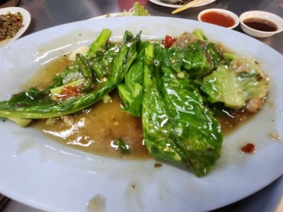 แขนงผัดหมูกรอบ