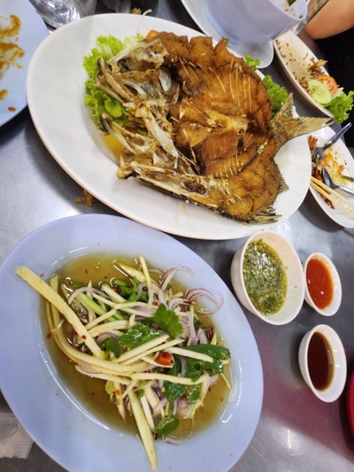 ปลากะพงขาวทอดน้ำปลา