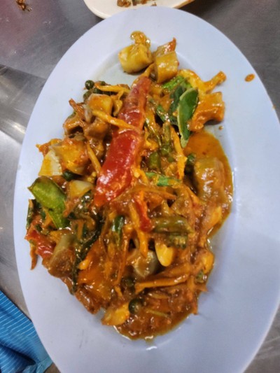 ไส้ตันผัดเผ็ด