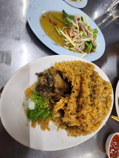 ยำปลาดุกฟู