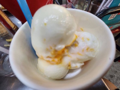 ไอติมไข่แข็ง