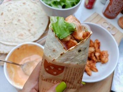 grilled chicken & salad wraps