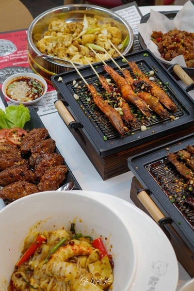 อาหาร หรือ เครื่องดื่ม