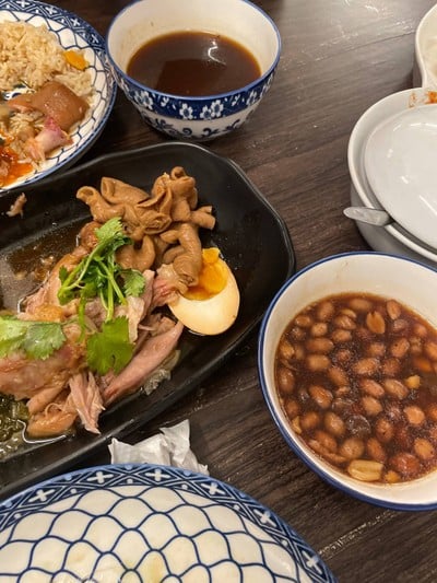 ขาหมูกระทะทอง(ต้มถั่ว) คลองสาน - เจริญนคร - ตากสิน