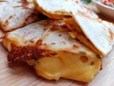 วิธีทำ quesadilla and salsa วิธีทำ quesadilla and salsa