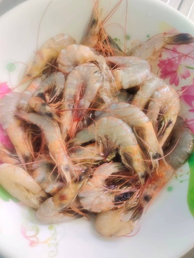 วิธีทำ กุ้งคั่วเกลือ วิธีทำ กุ้งคั่วเกลือ