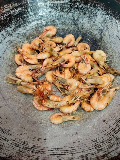 วิธีทำ กุ้งคั่วเกลือ วิธีทำ กุ้งคั่วเกลือ