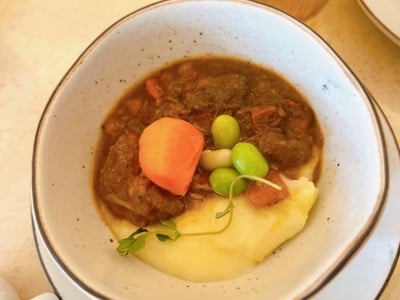 เนื้อแกะตุ๋นกับมันบด