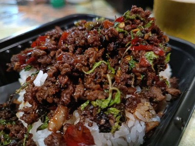 ข้าวกะเพราเนื้อ