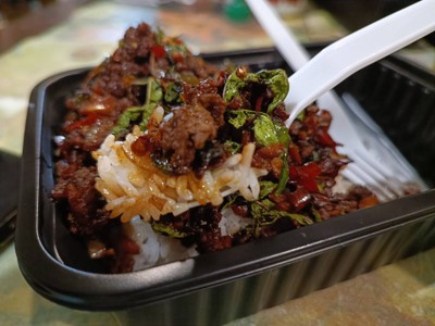 ข้าวกะเพราเนื้อ