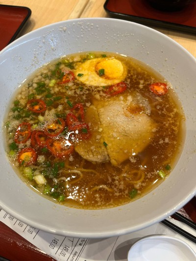 สไปซี่โชยุราเมนและเซ็ตเกี๊ยวซ่า