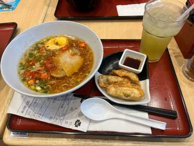 สไปซี่โชยุราเมนและเซ็ตเกี๊ยวซ่า