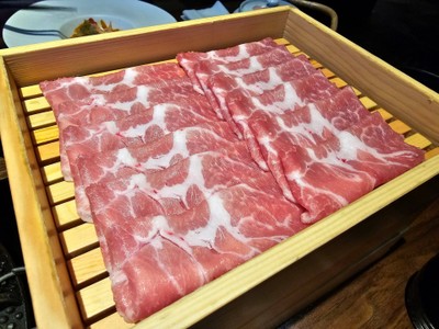 ชุดเซตชาบู ชาบู หรือ สุกี้ยากี้ หมูคุโรบุตะ (สำหรับ 1 ท่าน)