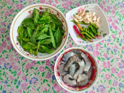 วิธีทำ กระเพรากุ้ง วิธีทำ กระเพรากุ้ง