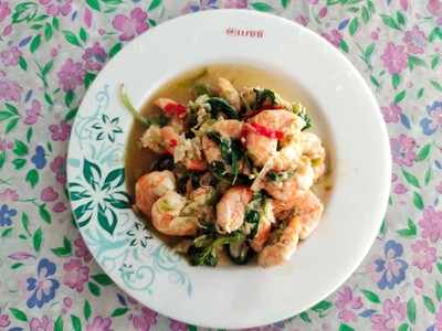 กระเพรากุ้งสด