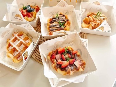 เมนูร้าน มีทั้ง ขนมปังปิ้ง & ครอฟเฟิล