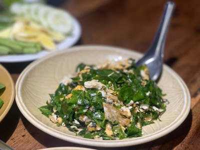 ใบเหลียงผัดไข่