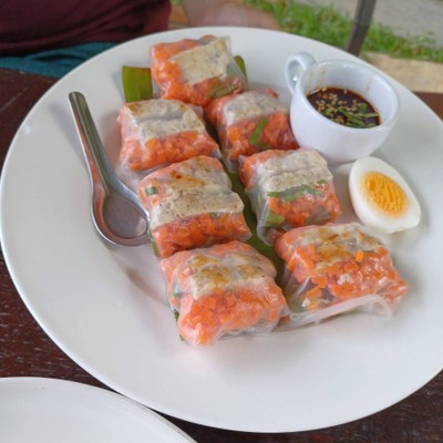 สลัดไก่ห่อ