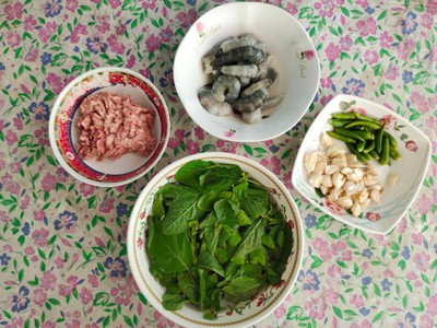 วิธีทำ กระเพราหมูกุ้ง