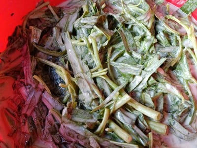 วิธีทำ ยำผักบุ้งกรอบ