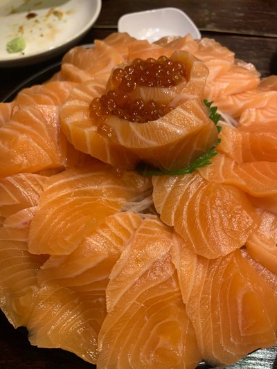 แซลมอนซาซิมิ