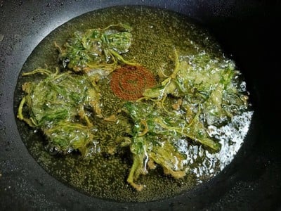 วิธีทำ ยำผักบุ้งกรอบ