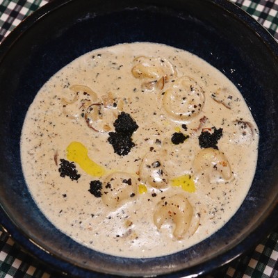 เกี๊ยวมันฝรั่งซอสทรัฟเฟิล