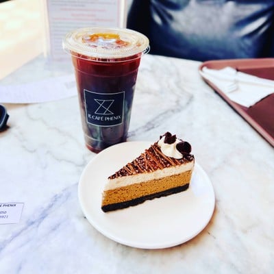 Le Café Phénix Gateway Ekamai