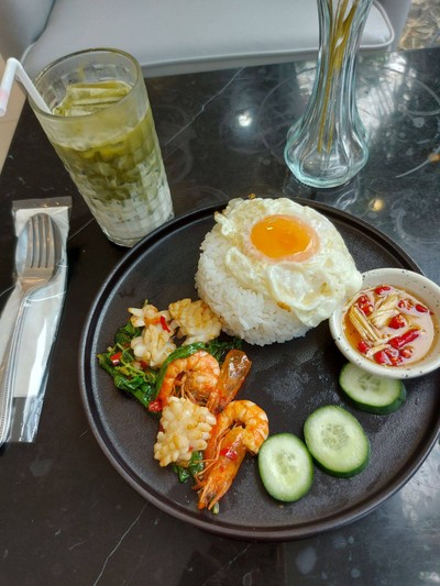 อาหาร หรือ เครื่องดื่ม