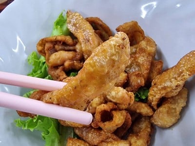 หนังไก่ทอด