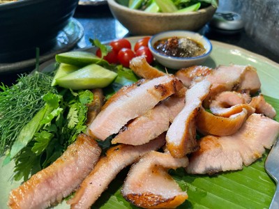 เผ็ดเผ็ด เผ็ดเผ็ด บิสโทร