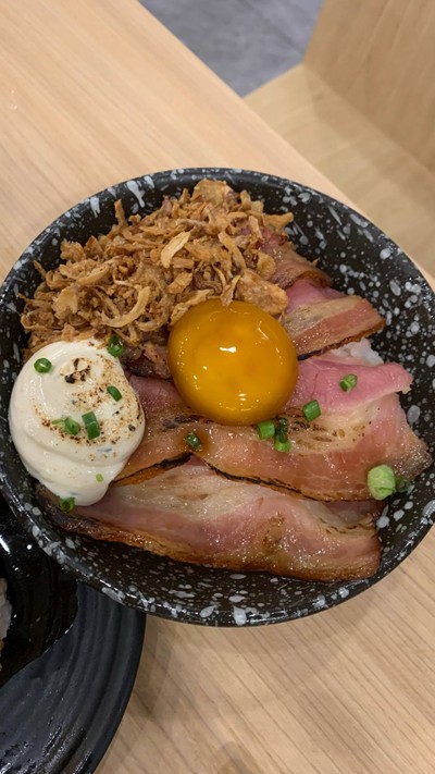 ชุดหน้าข้าวหมูย่างไข่ดอง