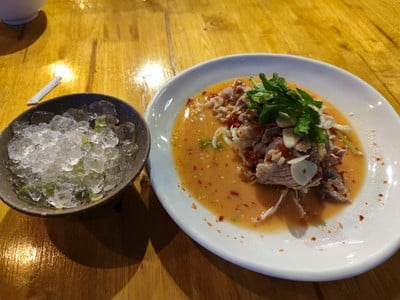 ยำหมูมะนาวคะน้า