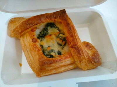 Spinach and Cheese Twist Croissant