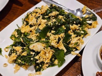 เมนูของร้าน ครัวดอกไม้ขาว สาขาบำรุงเมือง