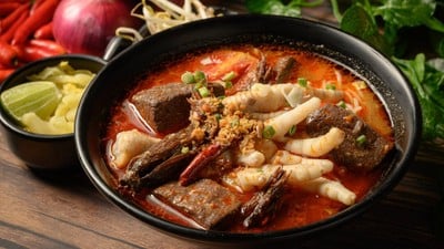 ต๊ะต่อนยอน อาหารเหนือ นวลจันทร์