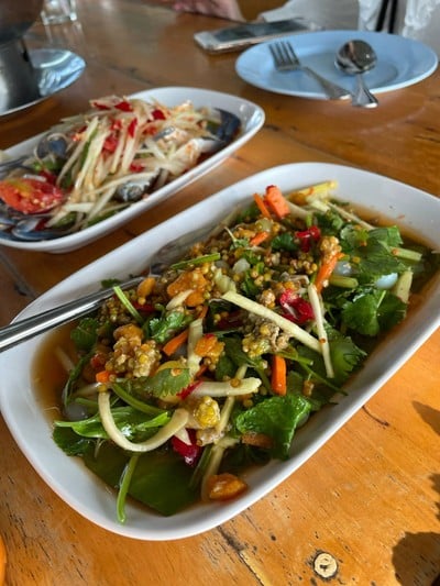 พลอยแก้ว