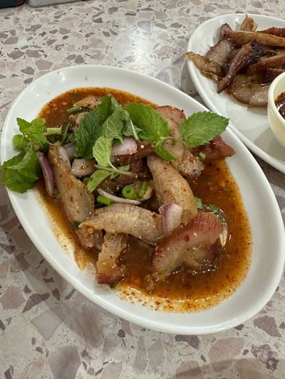 น้ำตกหมู