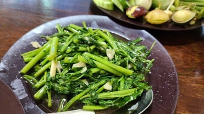 ผัดผักบุ้งไฟแดง