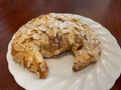 ALMOND CROISSANT