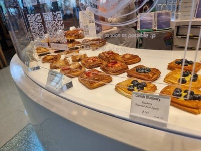 Paris Mikki Robinson Ratchapruek (Pop Up)