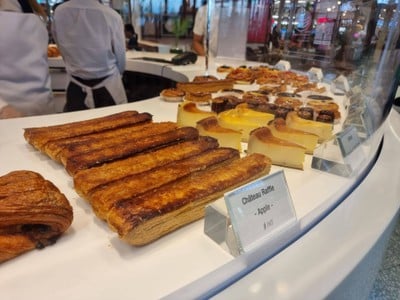 Paris Mikki Robinson Ratchapruek (Pop Up)