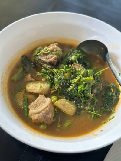 แกงแคกระดูกหมู