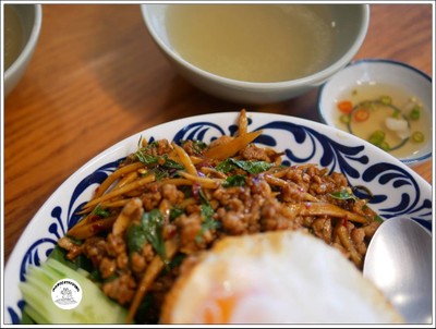 ข้าวกระเพราหน่อไม้ไข่ดาว